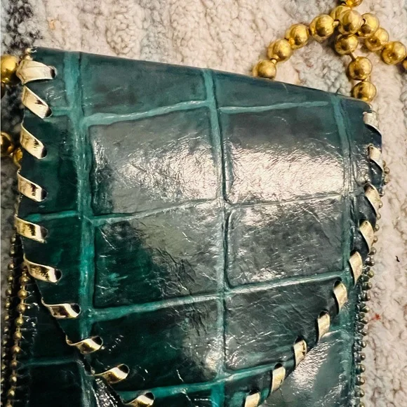 Vintage Hunter Green Croc-Embossed Crossbody Bag with Gold Chain - Picture 3 of 4